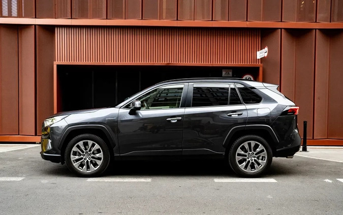 Toyota RAV4 cena 188000 przebieg: 33000, rok produkcji 2021 z Piaski małe 352